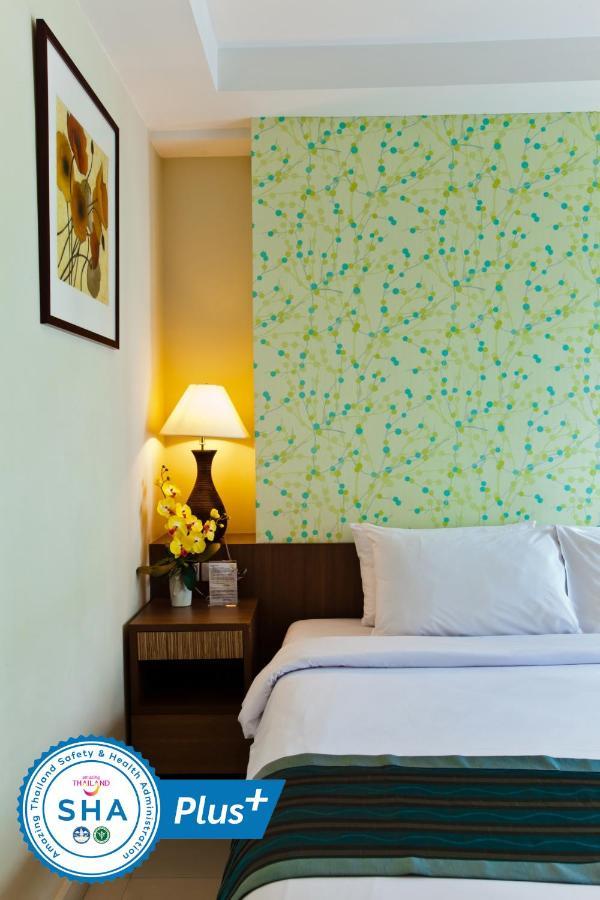 The Platinum Suite Bangkok Exterior photo