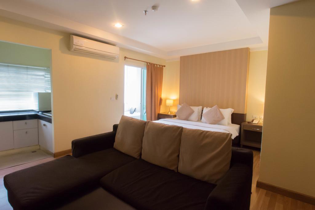 The Platinum Suite Bangkok Exterior photo