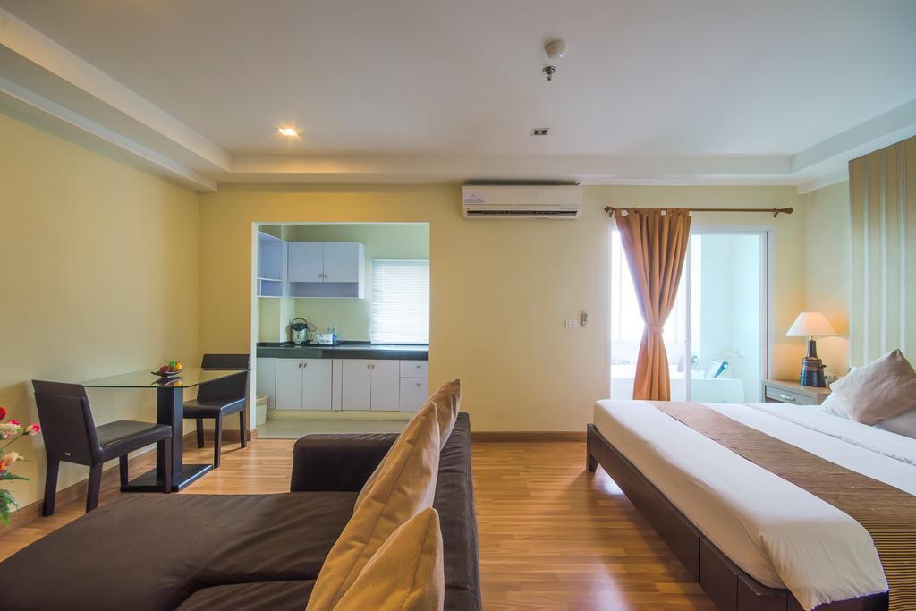The Platinum Suite Bangkok Exterior photo