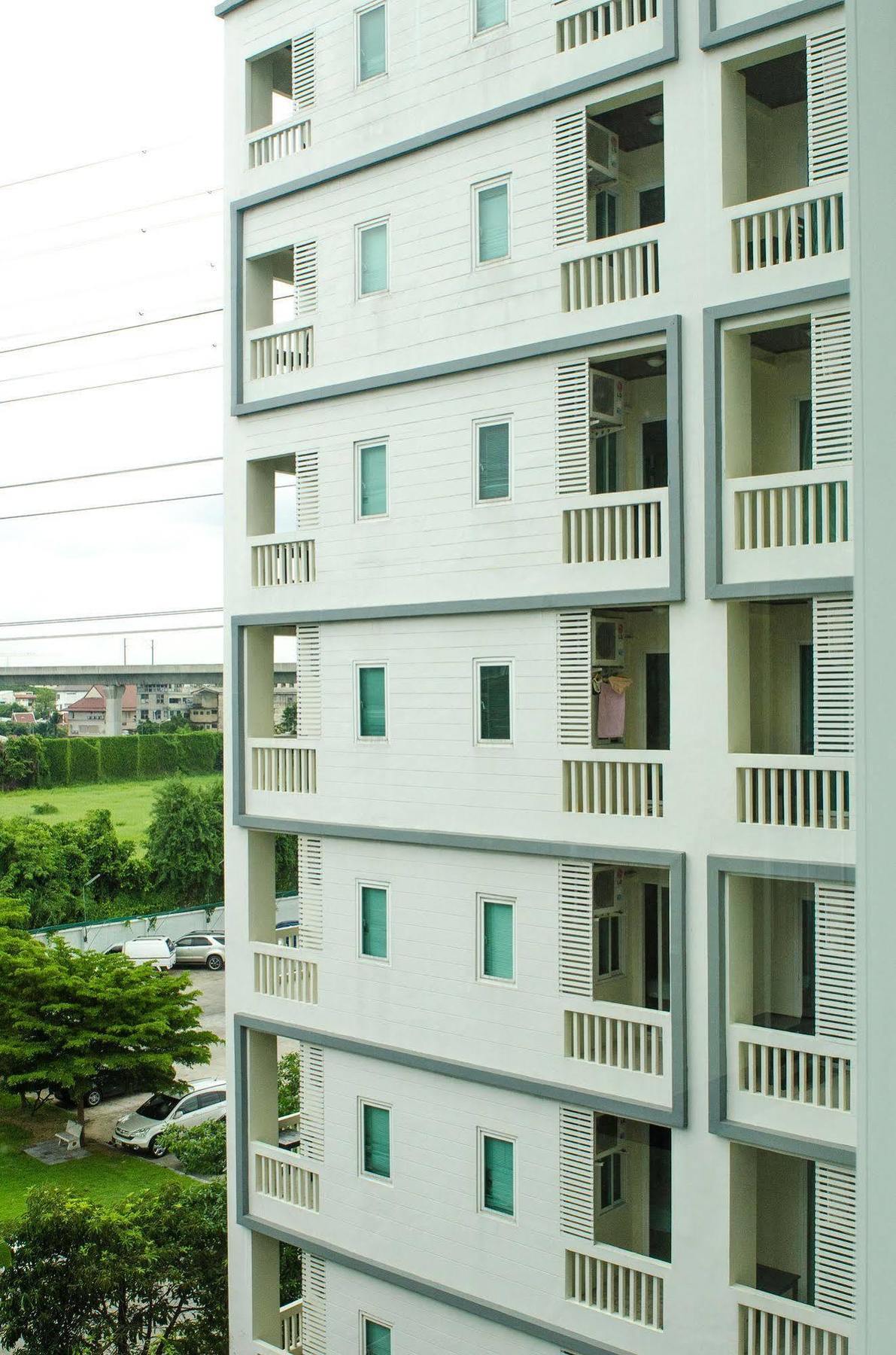 The Platinum Suite Bangkok Exterior photo