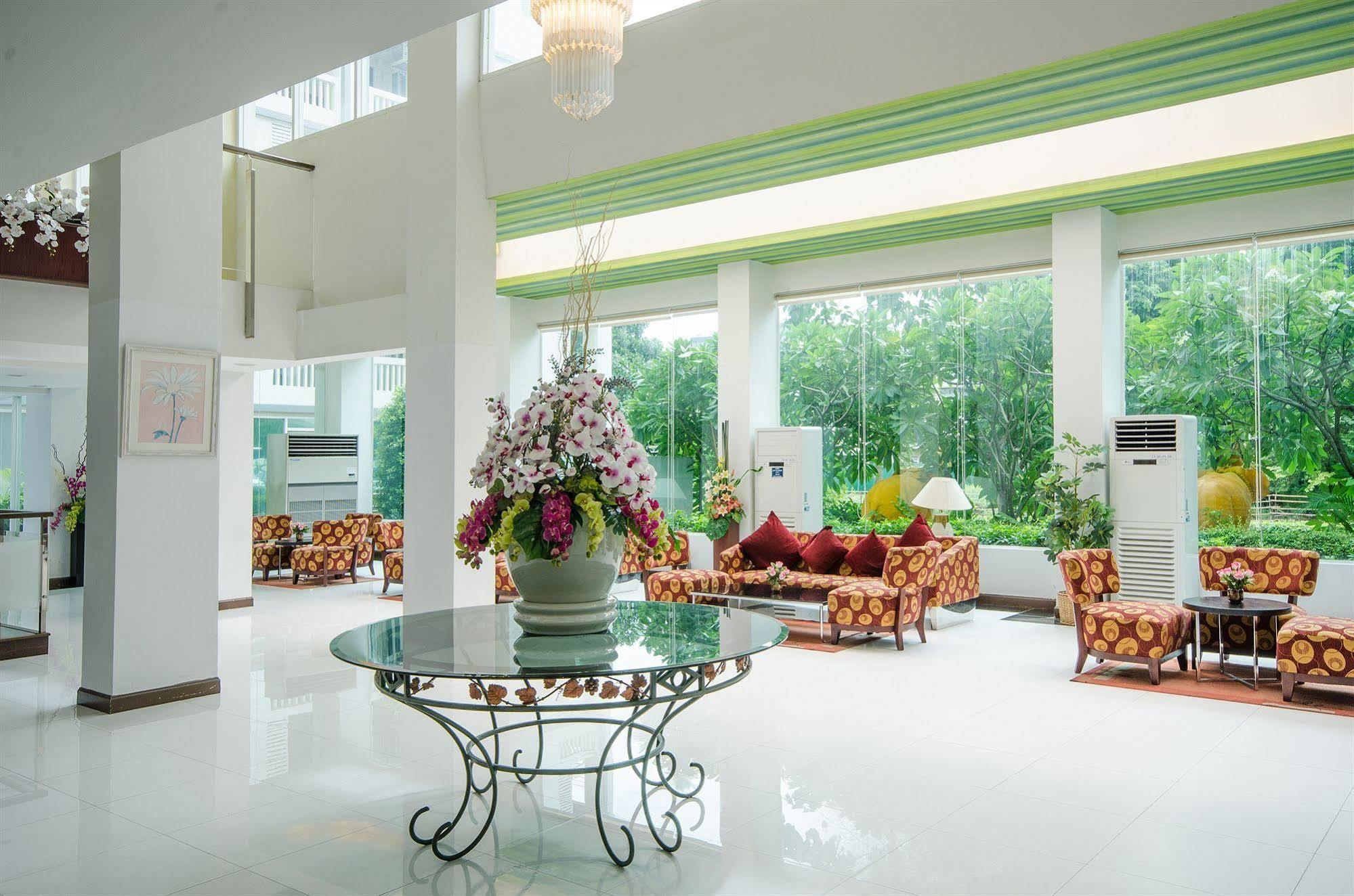 The Platinum Suite Bangkok Exterior photo
