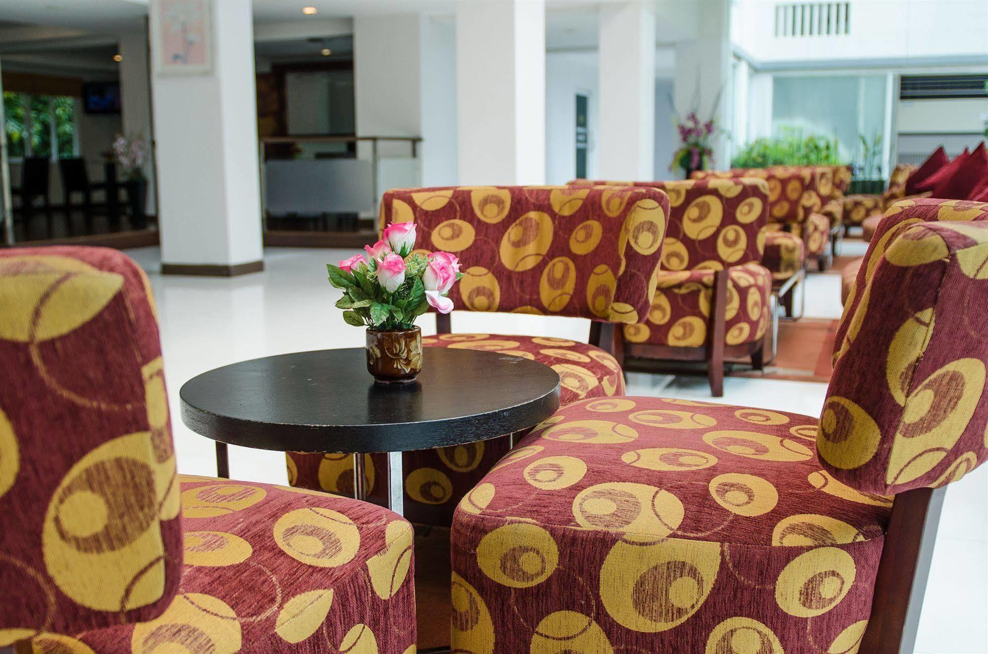 The Platinum Suite Bangkok Exterior photo