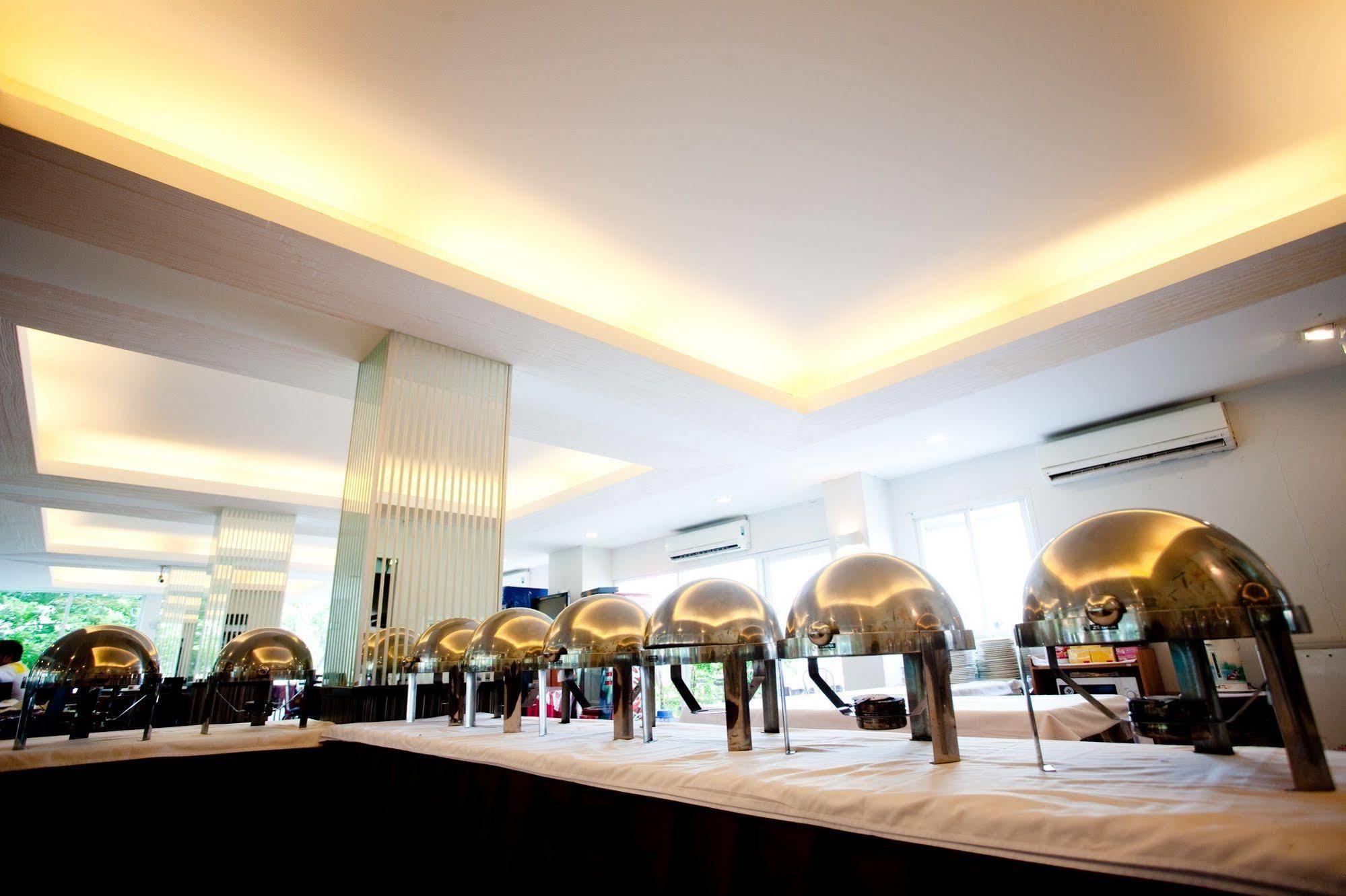 The Platinum Suite Bangkok Exterior photo