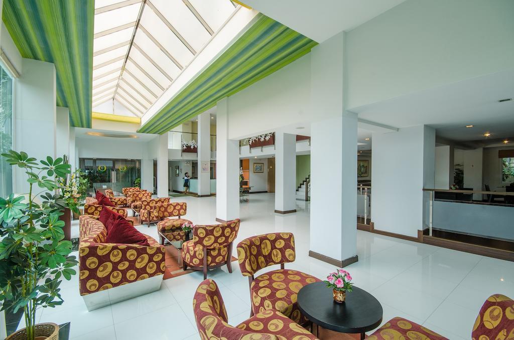 The Platinum Suite Bangkok Exterior photo