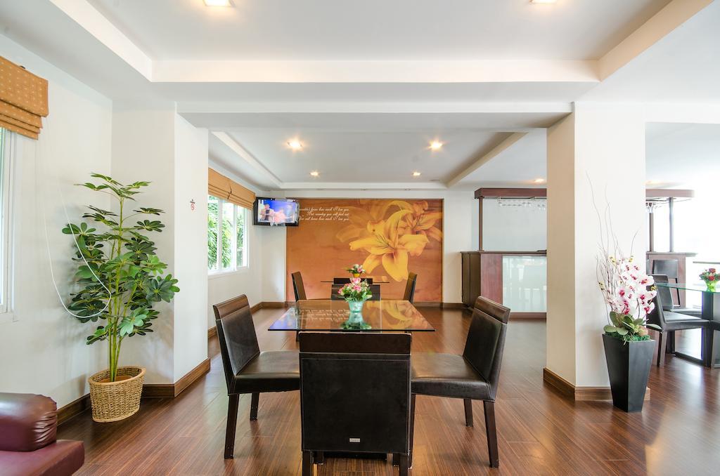 The Platinum Suite Bangkok Exterior photo